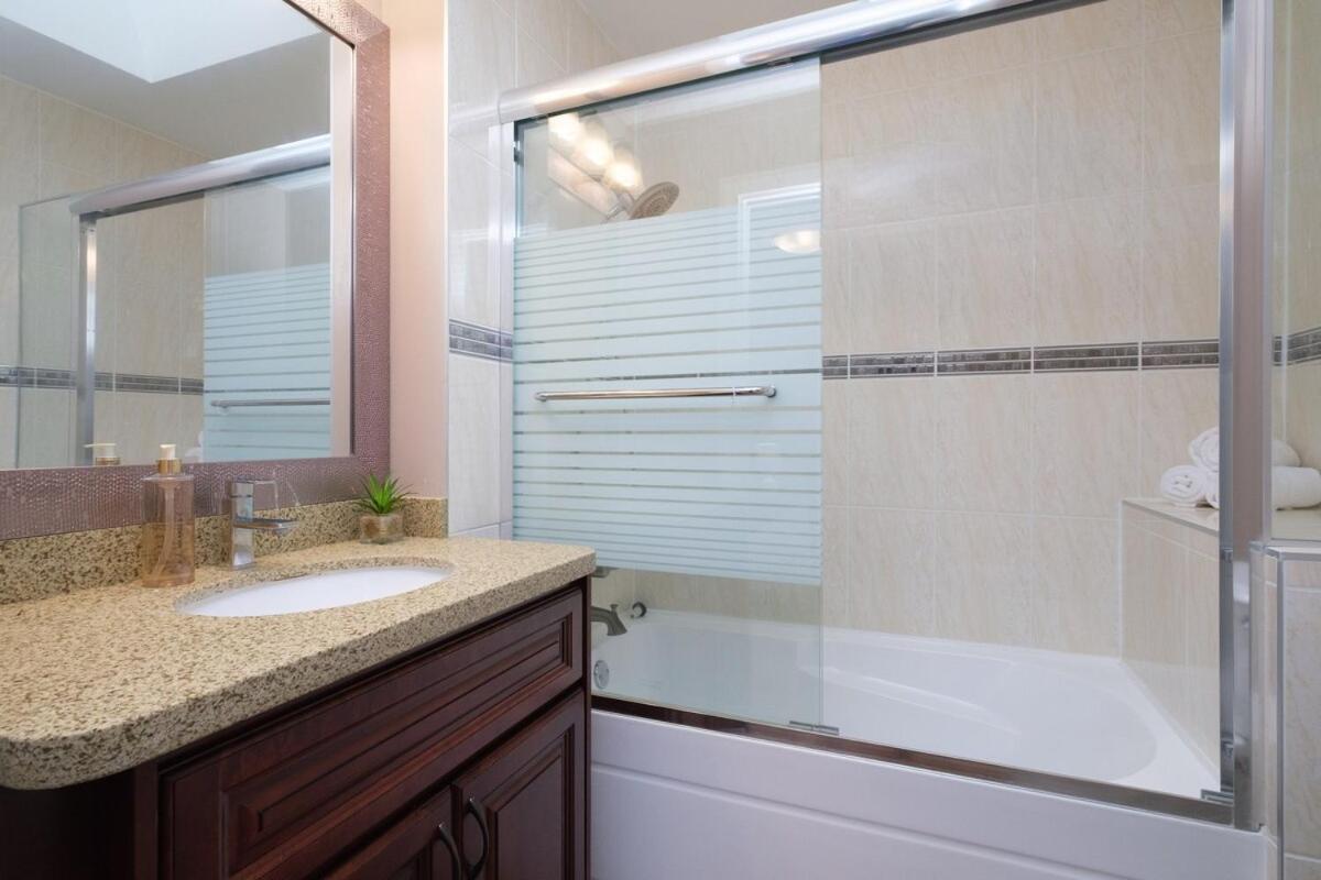 Spacious 4Br W Ensuites Mins To Downtown Yvr Ubc Ванкувер Экстерьер фото