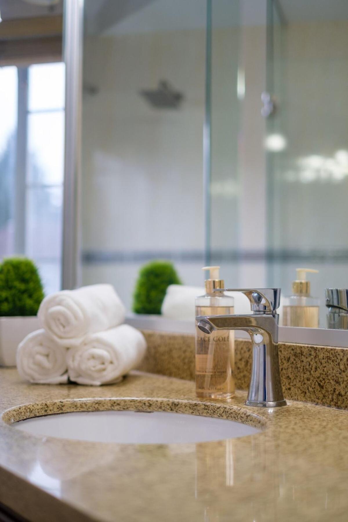 Spacious 4Br W Ensuites Mins To Downtown Yvr Ubc Ванкувер Экстерьер фото