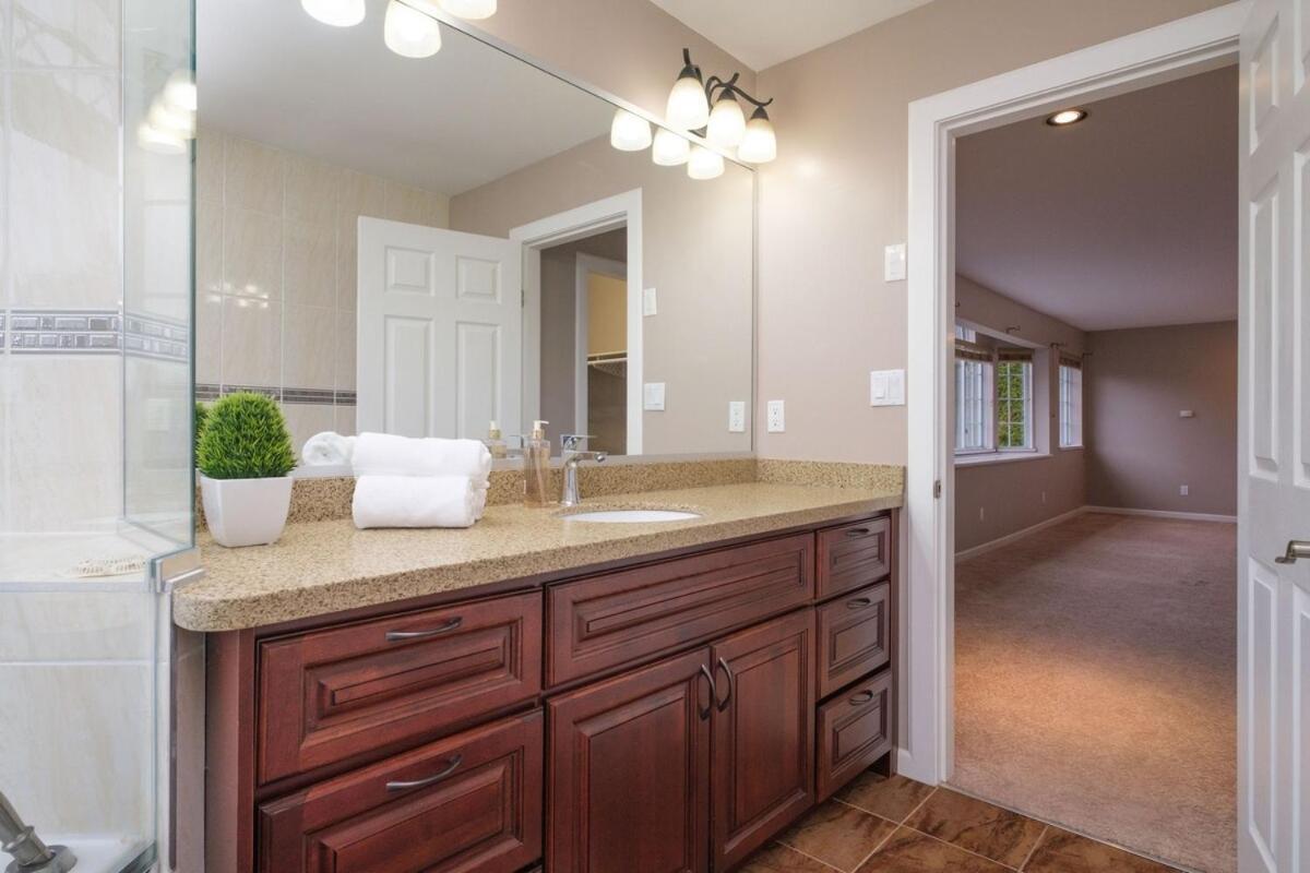 Spacious 4Br W Ensuites Mins To Downtown Yvr Ubc Ванкувер Экстерьер фото