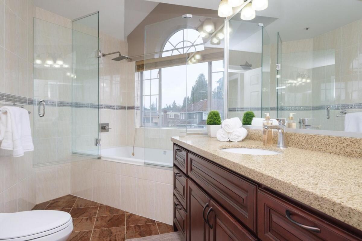 Spacious 4Br W Ensuites Mins To Downtown Yvr Ubc Ванкувер Экстерьер фото